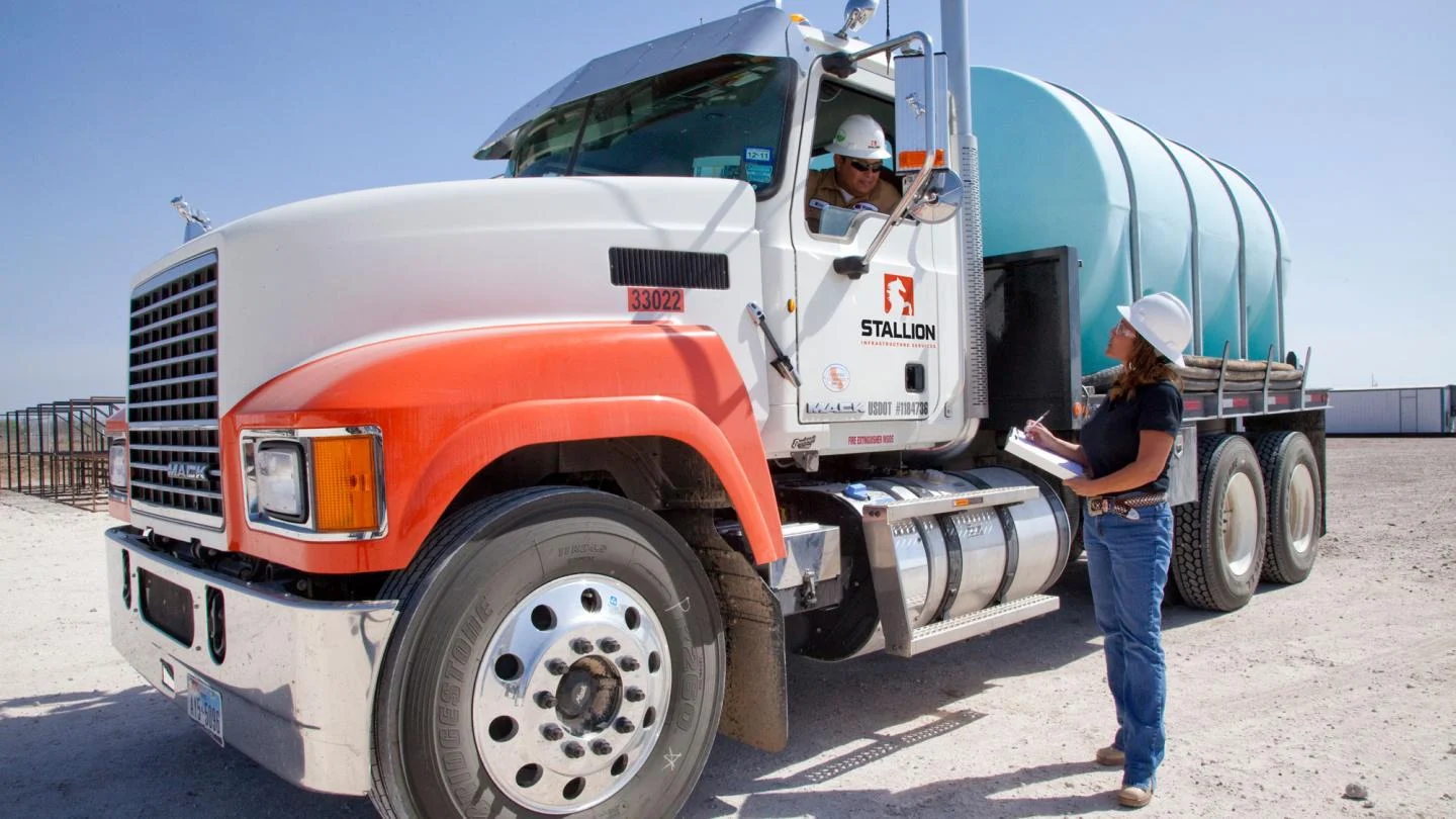 Liquid tanker truck