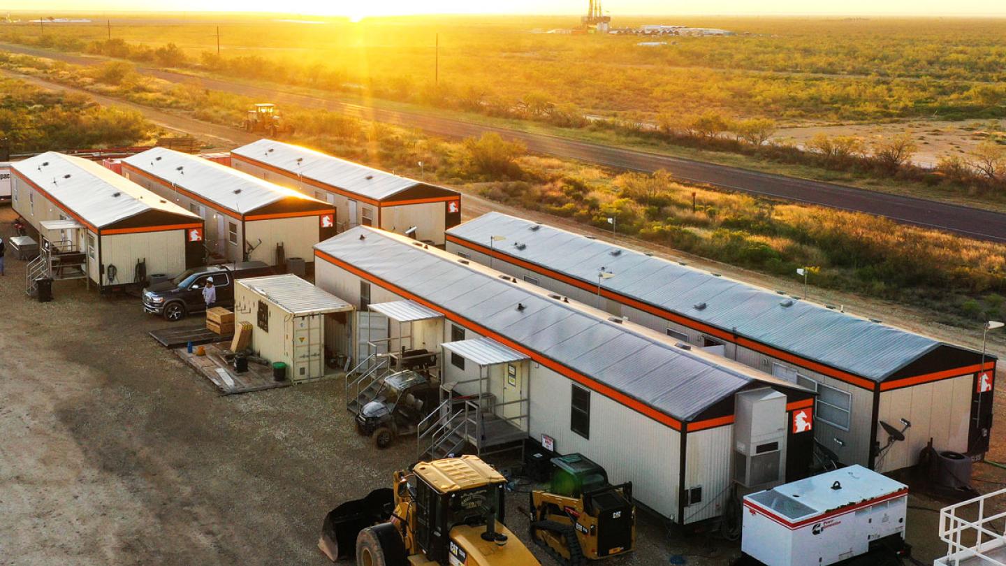 Portable housing trailers