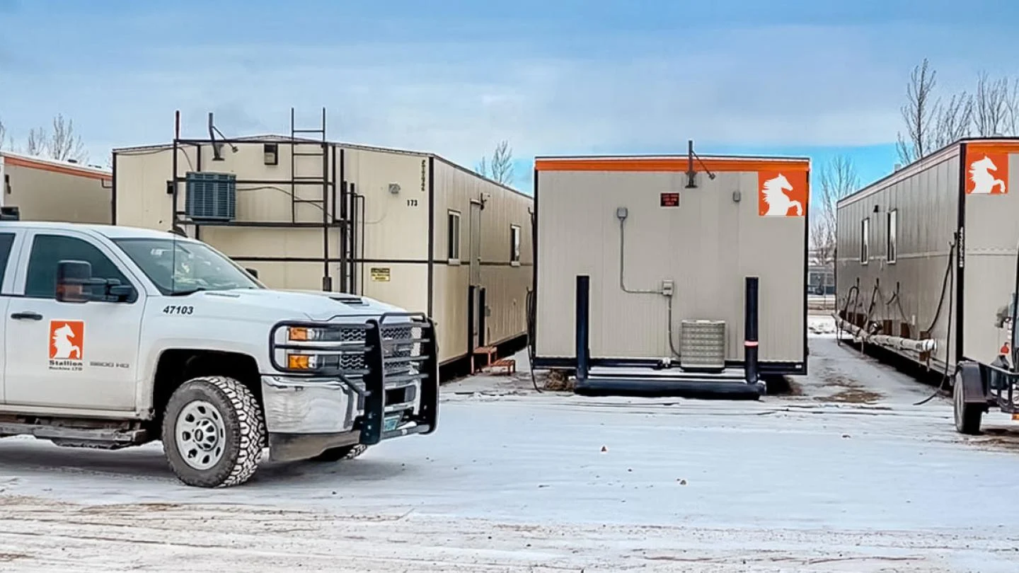 Portable housing trailers